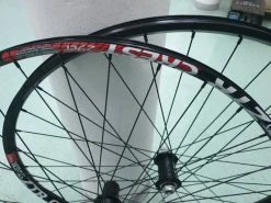 NoTubes ZTR Crest 29 Laufradsatz / Shimano XT 788 Naben -Kool-stop Speichern notubes ztr crest 29 laufradsatz shimano xt 788 naben3