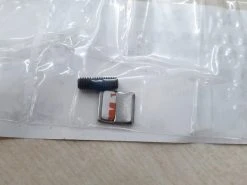 Shimano Gehäuse-Abdeckung Unten Mit Befestigungsschrauben Für ST-EF51 Rechts -Kool-stop Speichern shimano kettenleitblech schraube fd r8000 mit platte 1